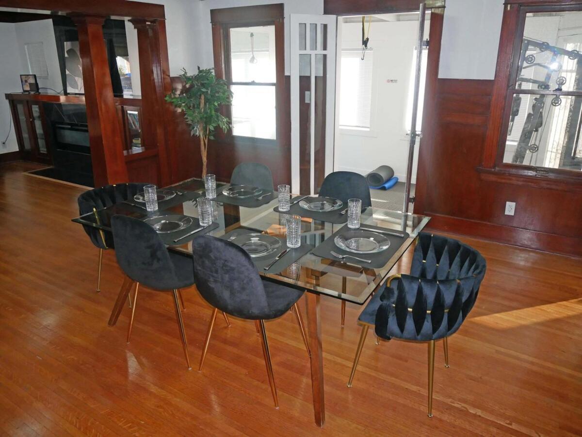 Spacious 4br With Gym Near Downtown La, Usc And Crypto Arena * Los Angeles