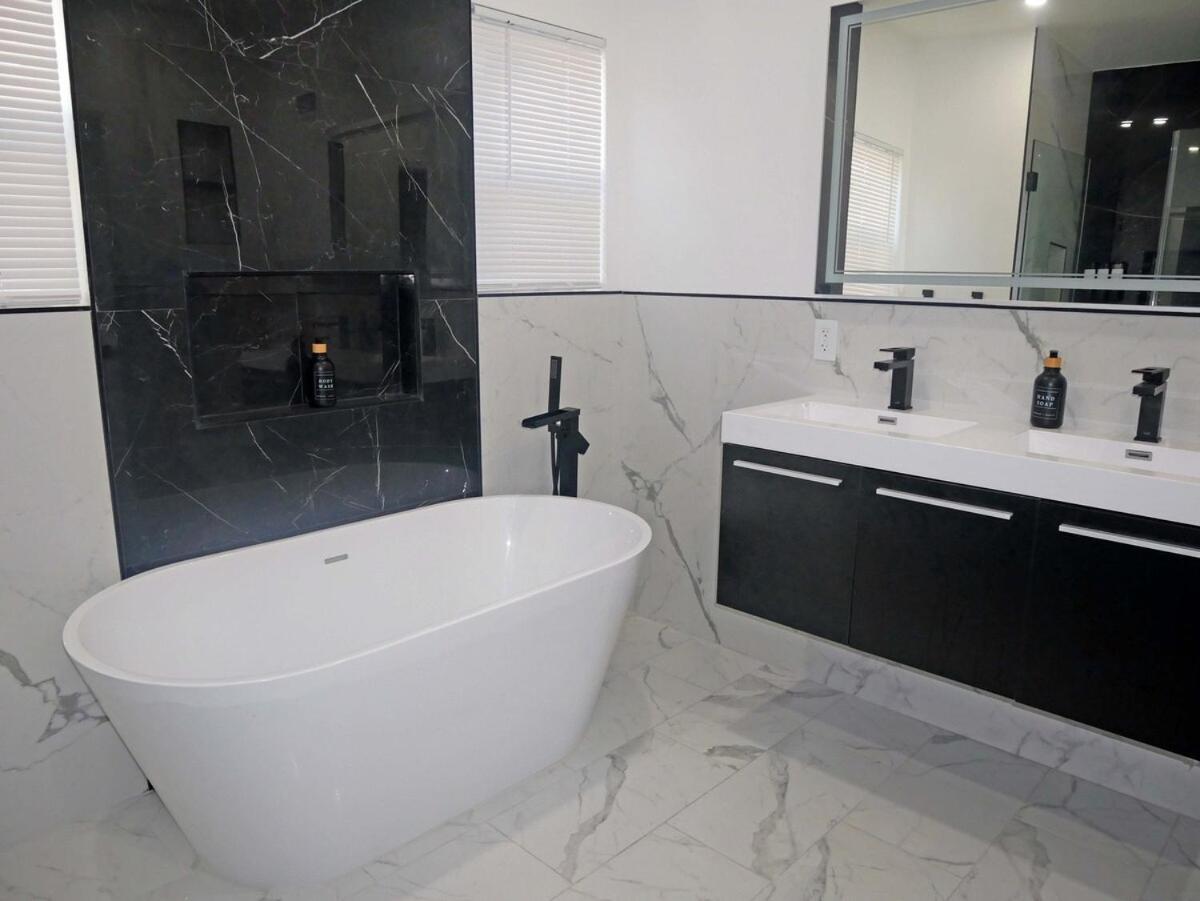 Spacious 4br With Gym Near Downtown La, Usc And Crypto Arena * Los Angeles